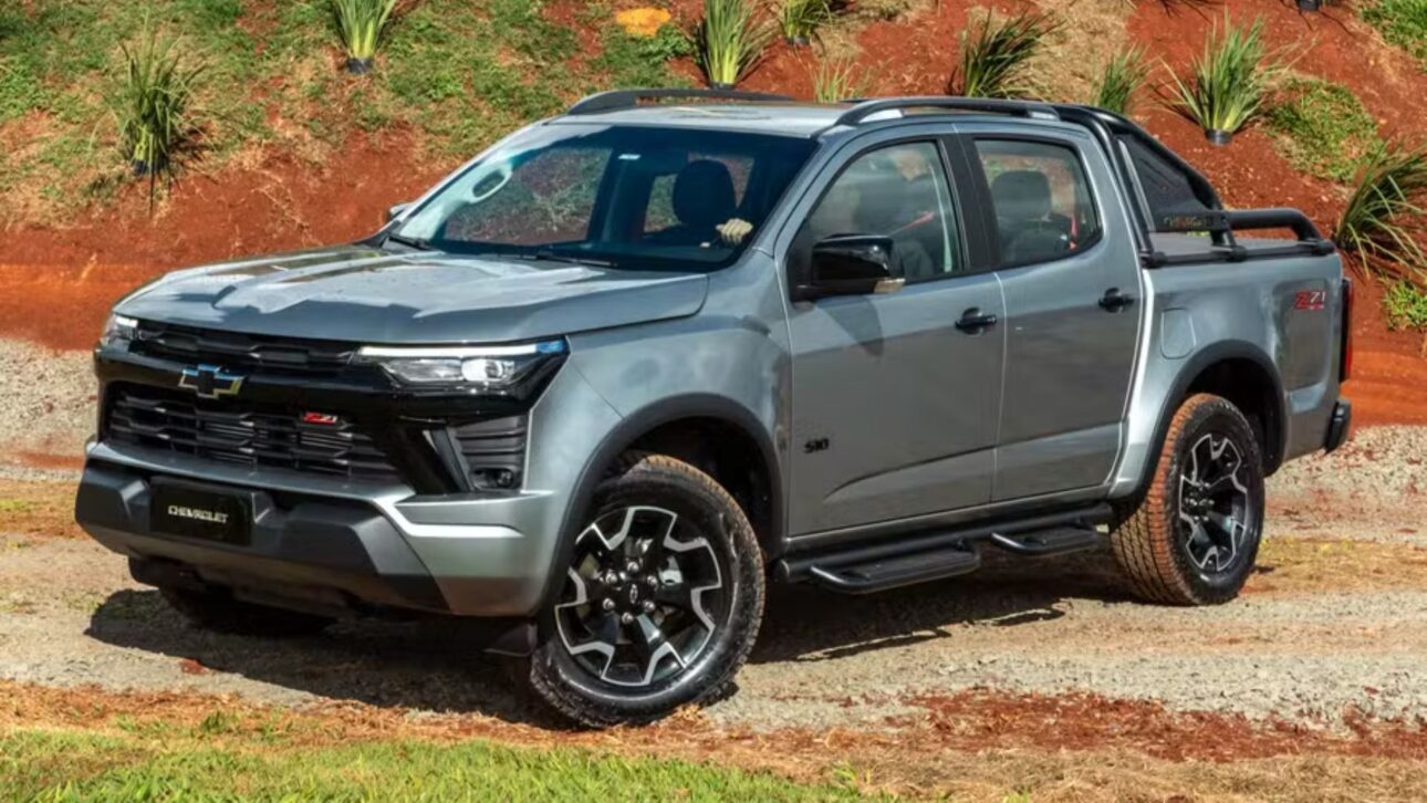 Chevrolet S10 media a diésel en camino rural, evidenciando robustez y carácter utilitario. (Imagen: CarroSP)