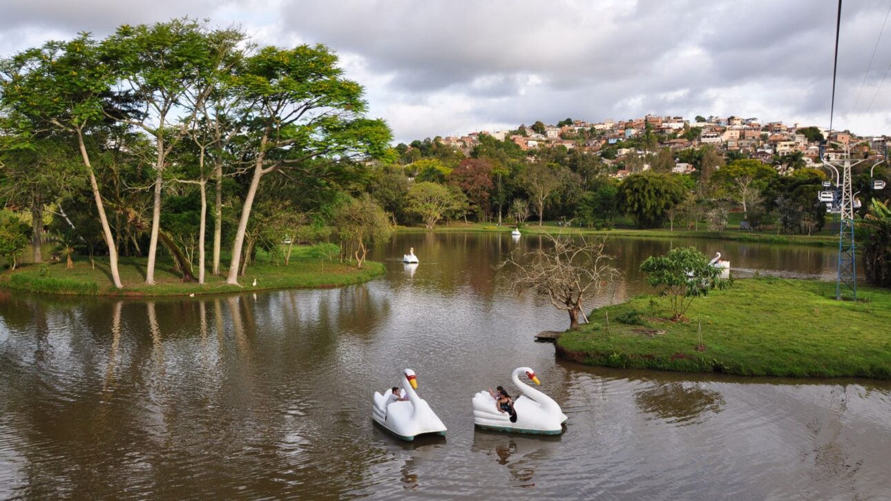 Caxambu, en Minas Gerais, alberga el mayor parque de aguas minerales naturalmente gaseificadas del mundo y atrae turistas en busca de bienestar.