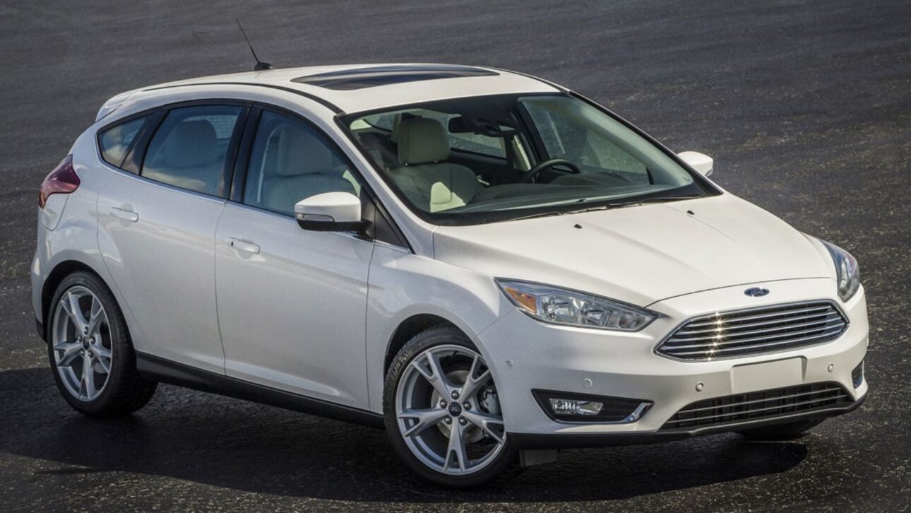 Descubre 4 coches usados que parecen buenos negocios, pero esconden defectos graves y alto costo de mantenimiento, según mecánicos.