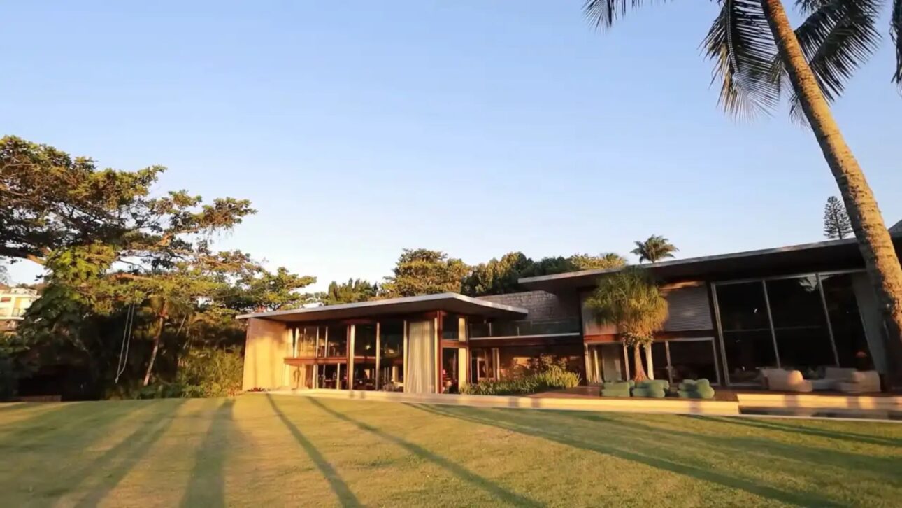 Residencia de R$ 250 millones de Márcio Garcia en Joá reúne siete suites, 18 baños, piscina semiolímpica y vista para la Pedra da Gávea.