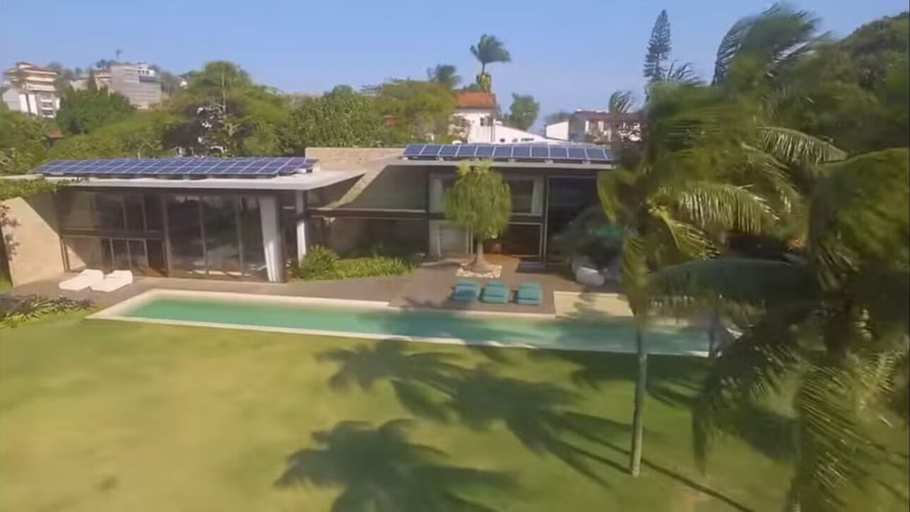 Residencia de R$ 250 millones de Márcio Garcia en Joá reúne siete suites, 18 baños, piscina semiolímpica y vista para la Pedra da Gávea.