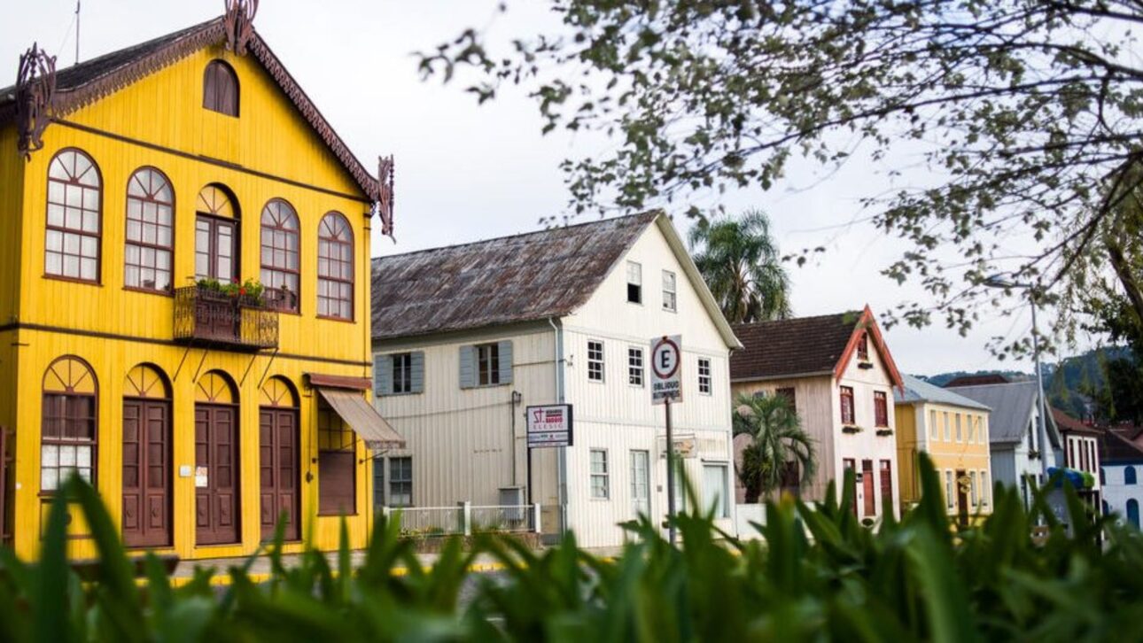 Visite Antônio Prado, la “Italia brasileña”, donde el idioma talian resuena en las calles y la gastronomía tradicional italiana se mantiene viva.