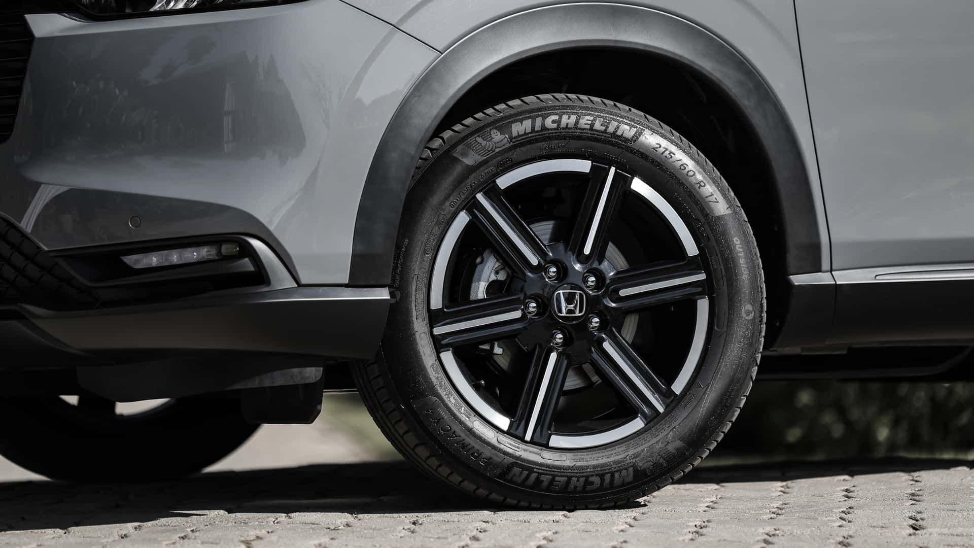 Compare Honda WR-V 2026 e HR-V 2026. Saiba diferenças de preço, consumo, espaço interno e motor 1.5 flex de 126 cv.