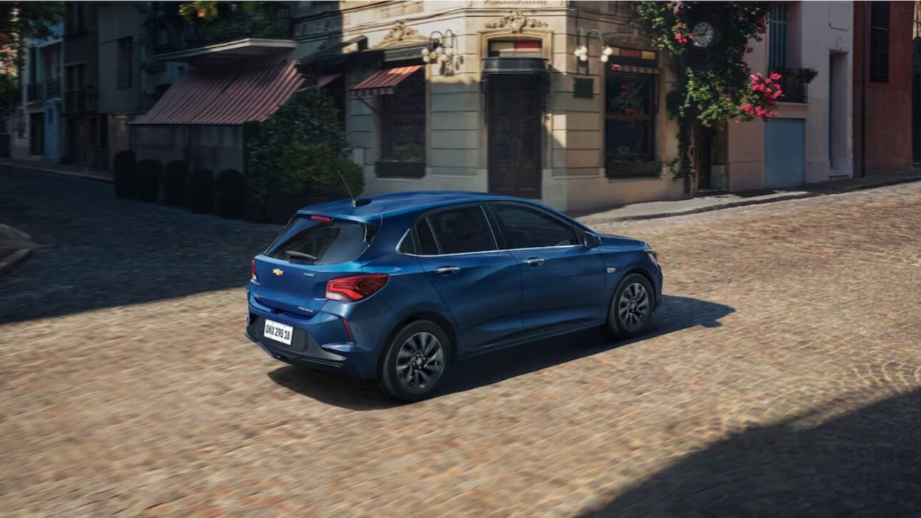 Chevrolet Onix 2026 llega con multimídia de 11″, dirección aprimorada y más tecnología, manteniendo precios competitivos y motores 1.0.