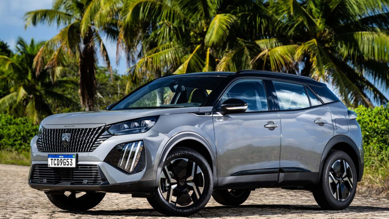 Peugeot 2008 trae motor turbo semi-híbrido, diseño moderno y bajo consumo, destacándose entre los SUVs compactos urbanos. (Imagen: reproducción)