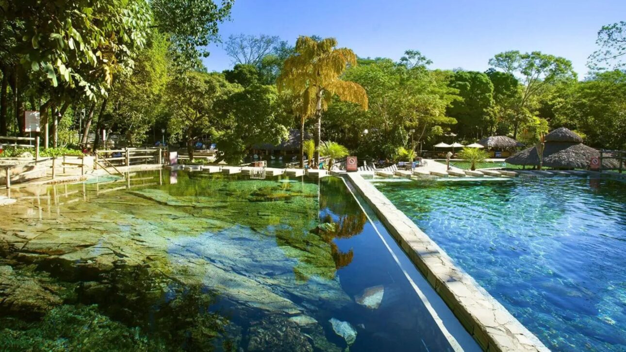 Las fuentes naturales de agua caliente en Caldas Novas son resultado de la geotermia y sustentan el destino como la mayor estación hidrotermal del mundo. (Imagen: Quantocustaviajar)