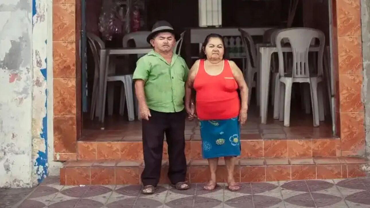 Itabaianinha, en Sergipe, llama atención mundial por una rara mutación genética que causa nanismo proporcional e intriga científicos.