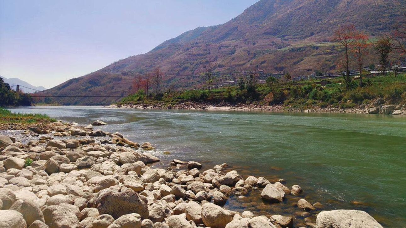 Hábitat bentónico profundo : lecho rocoso del río Nujiang en Yunnan, ideal para depredadores fluviales como el Bagarius protos. (Imagen: Chinese Academy of Sciences)