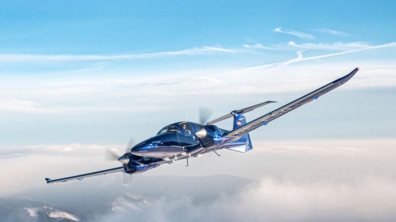 Aeronave bimotor Diamond DA62 exhibida en Brasil por Aeromot, modelo de lujo de siete pasajeros que será fabricado en el Sur.” (Image: Diamond Aircraft)