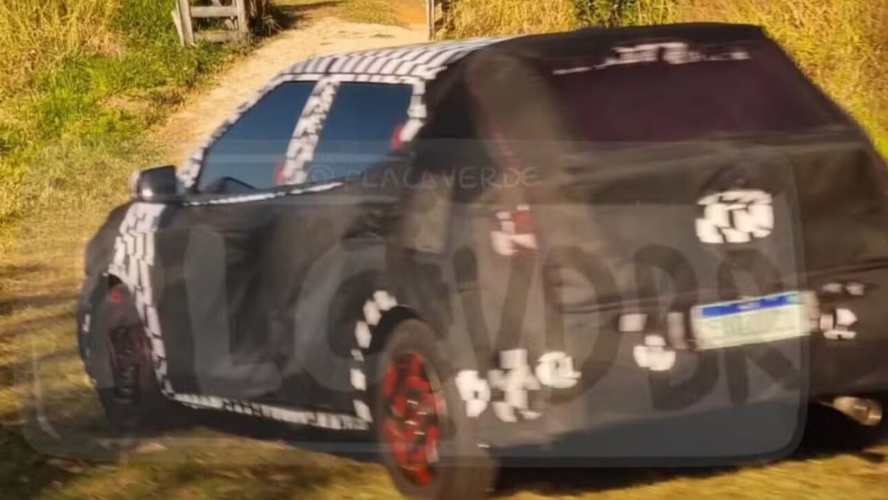 Nuevo Hyundai HB20 2026 llega mayor, con diseño europeo, motor turbo y opción híbrida. Descubre qué cambia en el hatch más vendido. (imagen: Placa Verde)