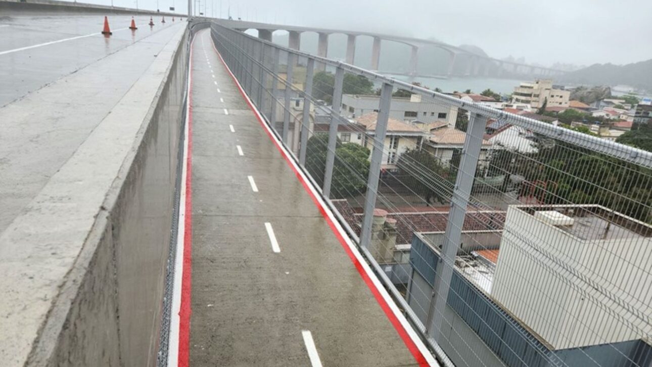Ciclovía suspendida de la Tercera Puente conecta Vitória y Vila Velha con 3,5 km, mirador urbano y estructura metálica a 70 metros sobre el mar.