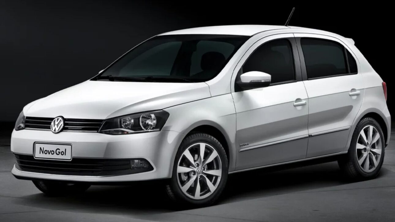 Volkswagen Gol 2013 — Clásico entre los populares, el Gol combina robustez, amplia oferta de piezas y desempeño equilibrado.
(Imagen: reproducción)