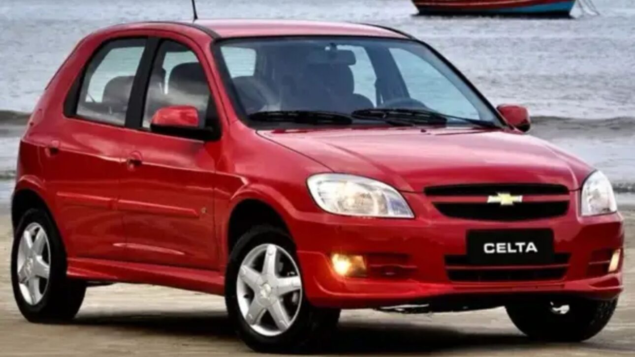 Chevrolet Celta 2015 — Compacto ligero y económico, el Celta ofrece buen consumo y mecánica confiable, ideal para quienes buscan practicidad.
(Imagen: reproducción)