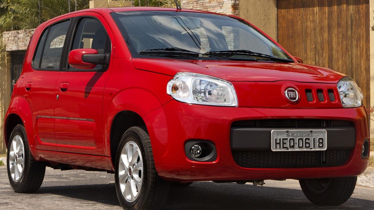 Fiat Uno 2013 — Ícono de la resistencia y de la economía, el Uno mantiene fama de coche casi indestructible, con motor Fire y mantenimiento simple.
(Imagen: reproducción)