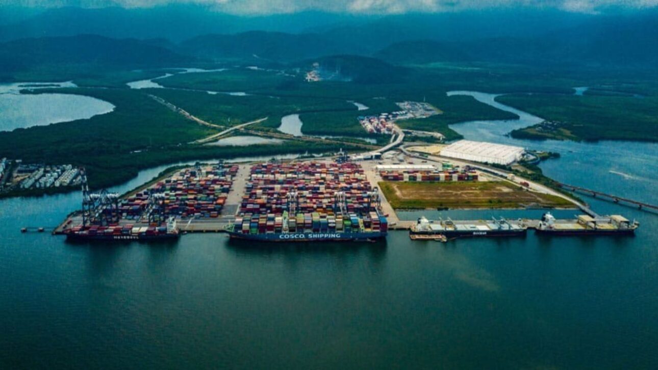 Vista aérea del puerto de Santos con infraestructura para escoamiento de soja y maíz rumbo a China. (Imagen: Datamar News)