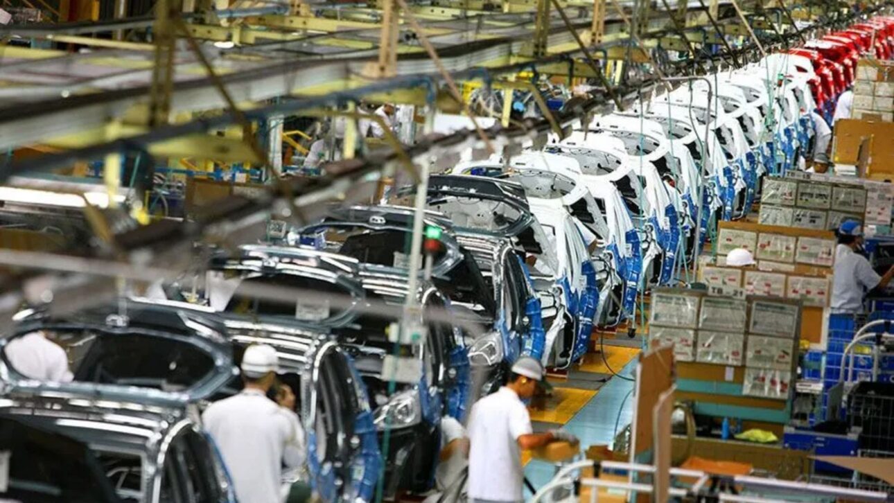 Setor automotivo brasileiro entra em alerta após disputa entre Holanda e China ameaçar o abastecimento de semicondutores essenciais para a produção de veículos.