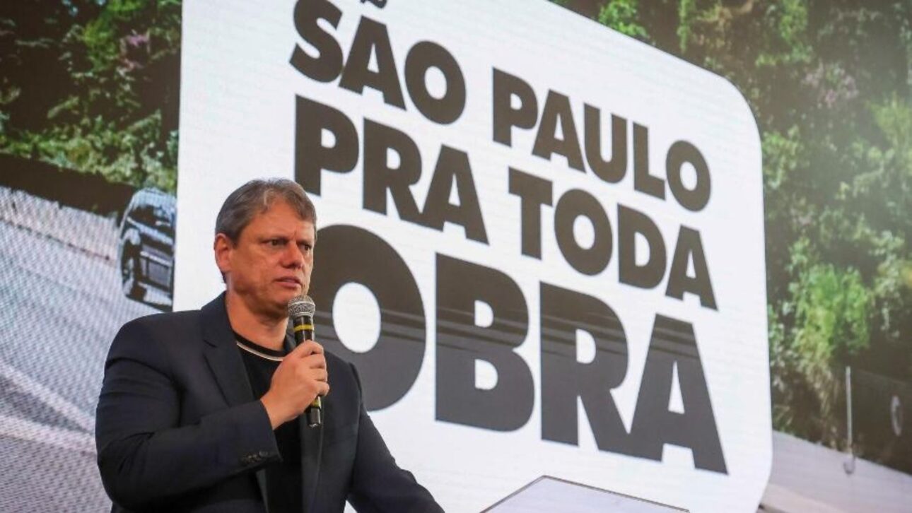 Recapeo del sistema Anhanguera–Bandeirantes bajo el programa SP pra Toda Obra, mostrando pavimento nuevo, carril adicional y señalización renovada. (Imagen: Agência SP divulgación oficial)