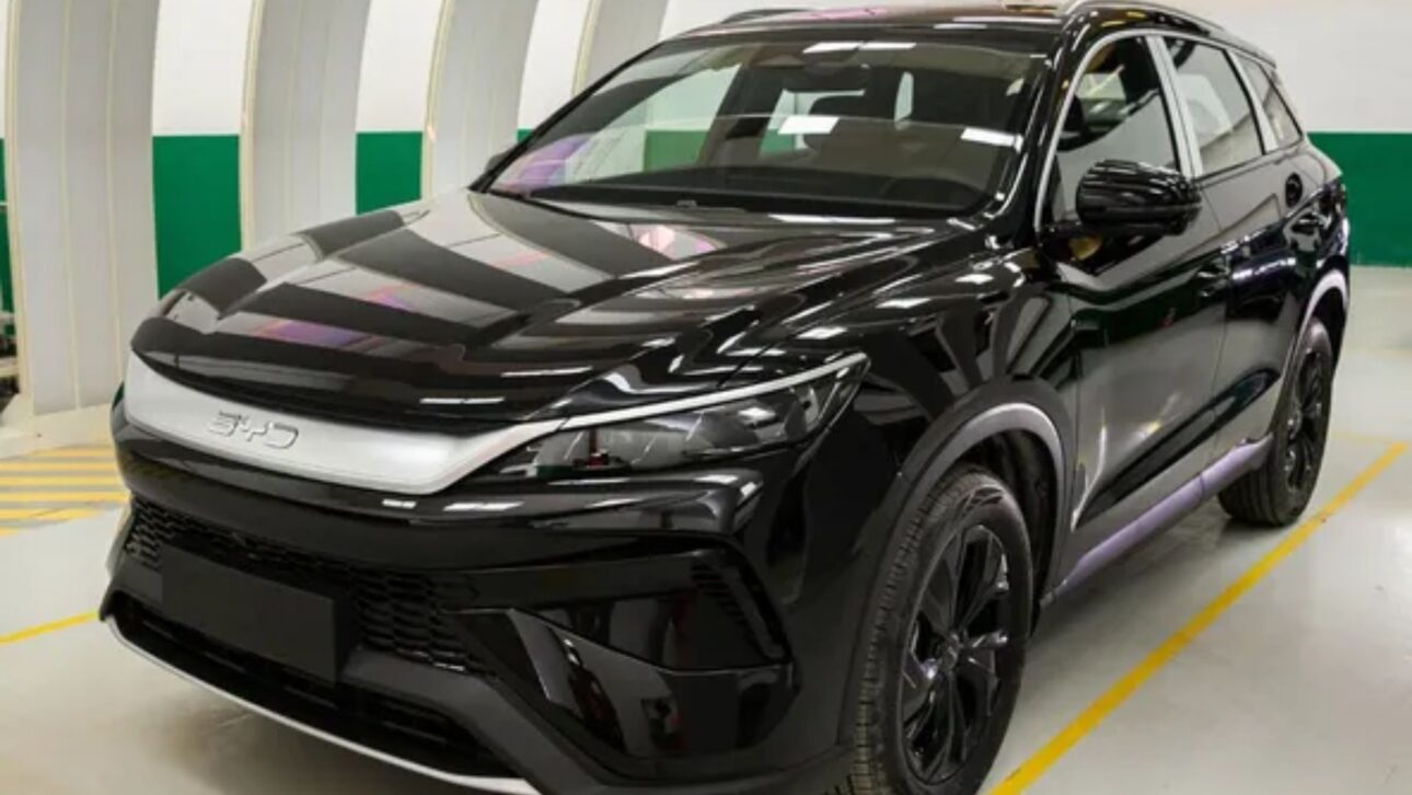 BYD Song Pro flex estrena en Brasil con hasta 133 km eléctricos, nuevo cambió en la columna y diseño de la línea 2027. Consulta los detalles.