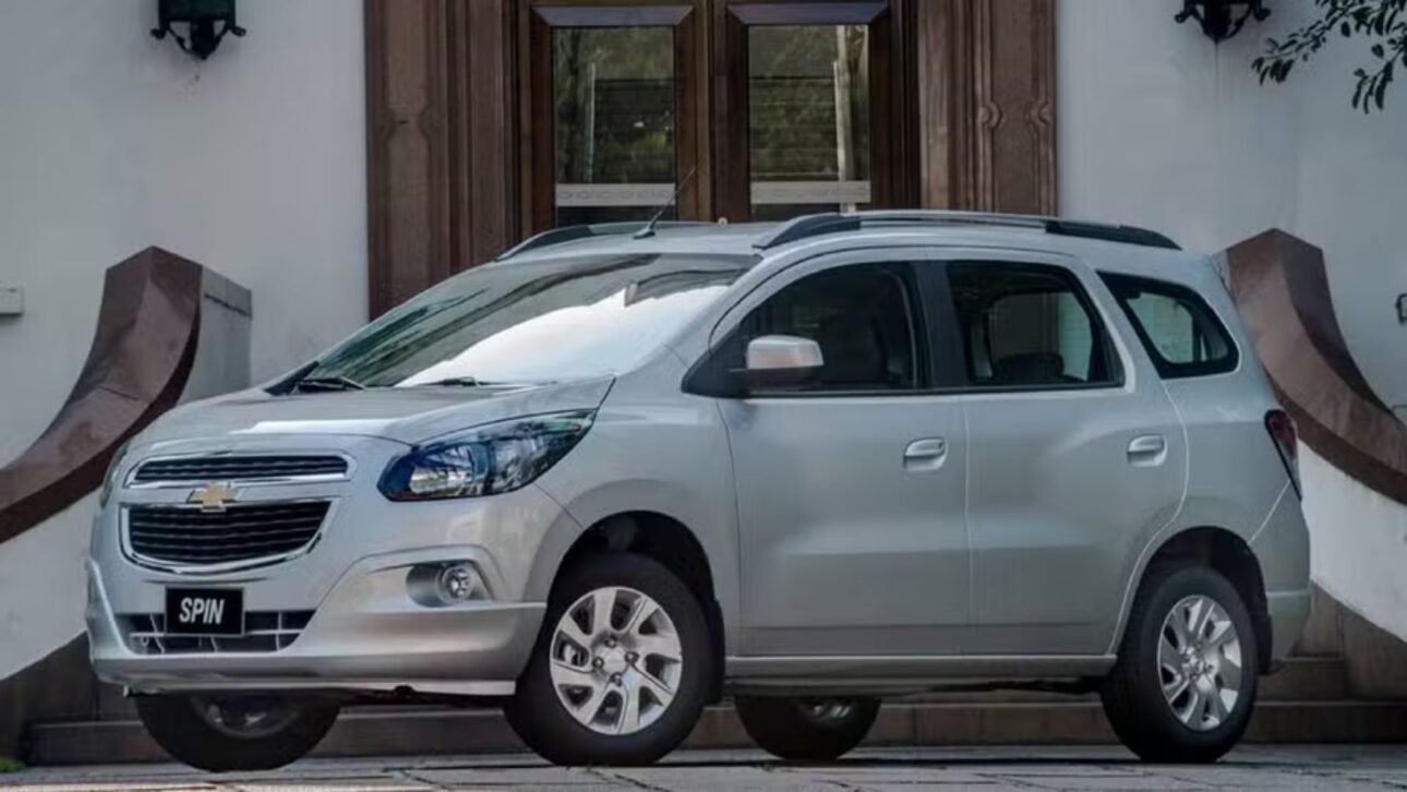 Descubre cuatro coches usados hasta R$ 50 mil que ofrecen buen espacio interno, maletero amplio y consumo económico.