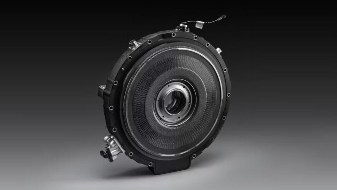 Motor elétrico da YASA, parceiro da Mercedes-Benz, entrega 1.000 cv com apenas 13 kg e promete revolucionar o desempenho dos carros elétricos.