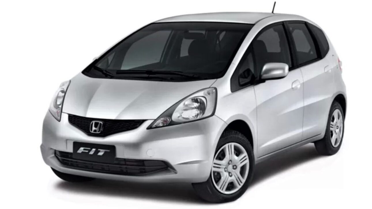 Honda Fit automático usado cuesta menos de R$ 28 mil, hace hasta 14 km/l y mantiene fama de carro inquebrável y económico. Consulta los detalles.