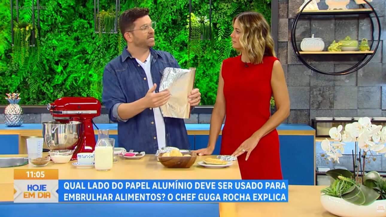 Descubre el verdadero motivo de que el papel de aluminio tenga un lado brillante y otro mate y si esto cambia la preparación de los alimentos.