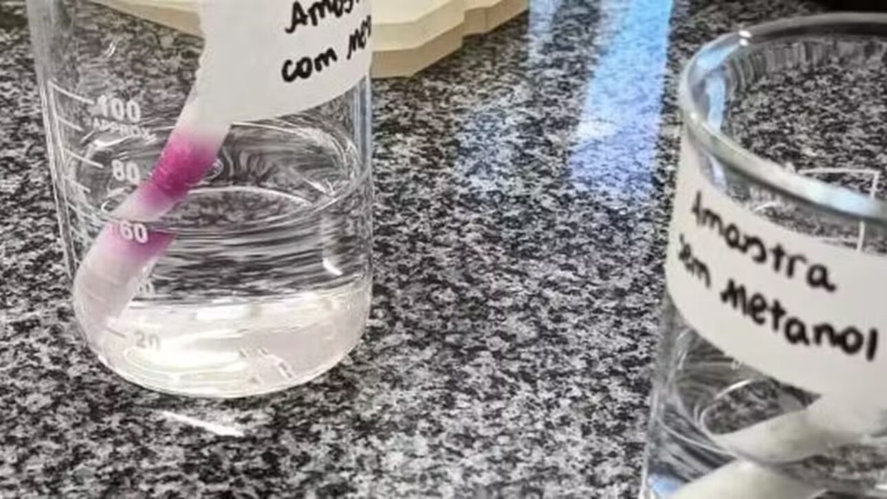 Dispositivo brasileño cambia de color al detectar metanol en bebidas adulteradas. Solución de bajo costo apunta a bares, restaurantes y consumidores.