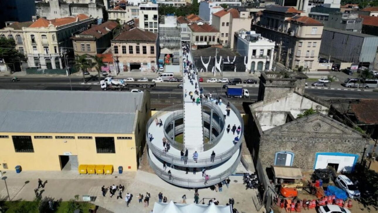 Parque Valongo, en Santos, recibe premio nacional por revitalizar área portuaria con ocio, turismo e integración entre ciudad y mar.