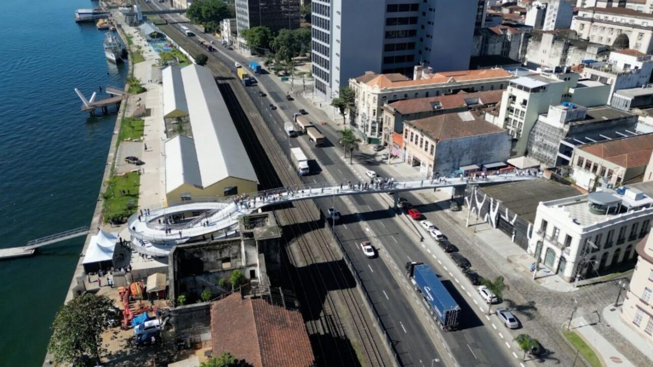 Parque Valongo, en Santos, recibe premio nacional por revitalizar área portuaria con ocio, turismo e integración entre ciudad y mar.