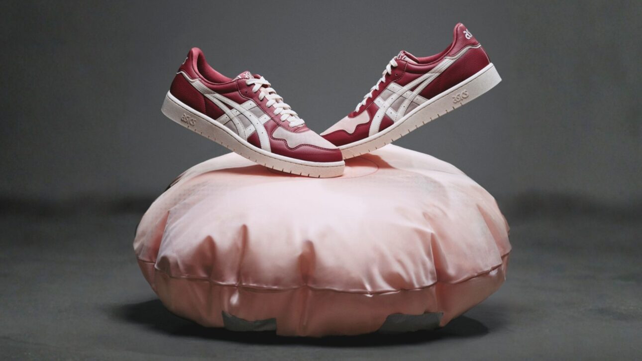 Zapatilla ASICS Japan S Airbag trae 25% de tela reutilizada de airbags de Toyota en diseño retro. Edición limitada en Brasil.