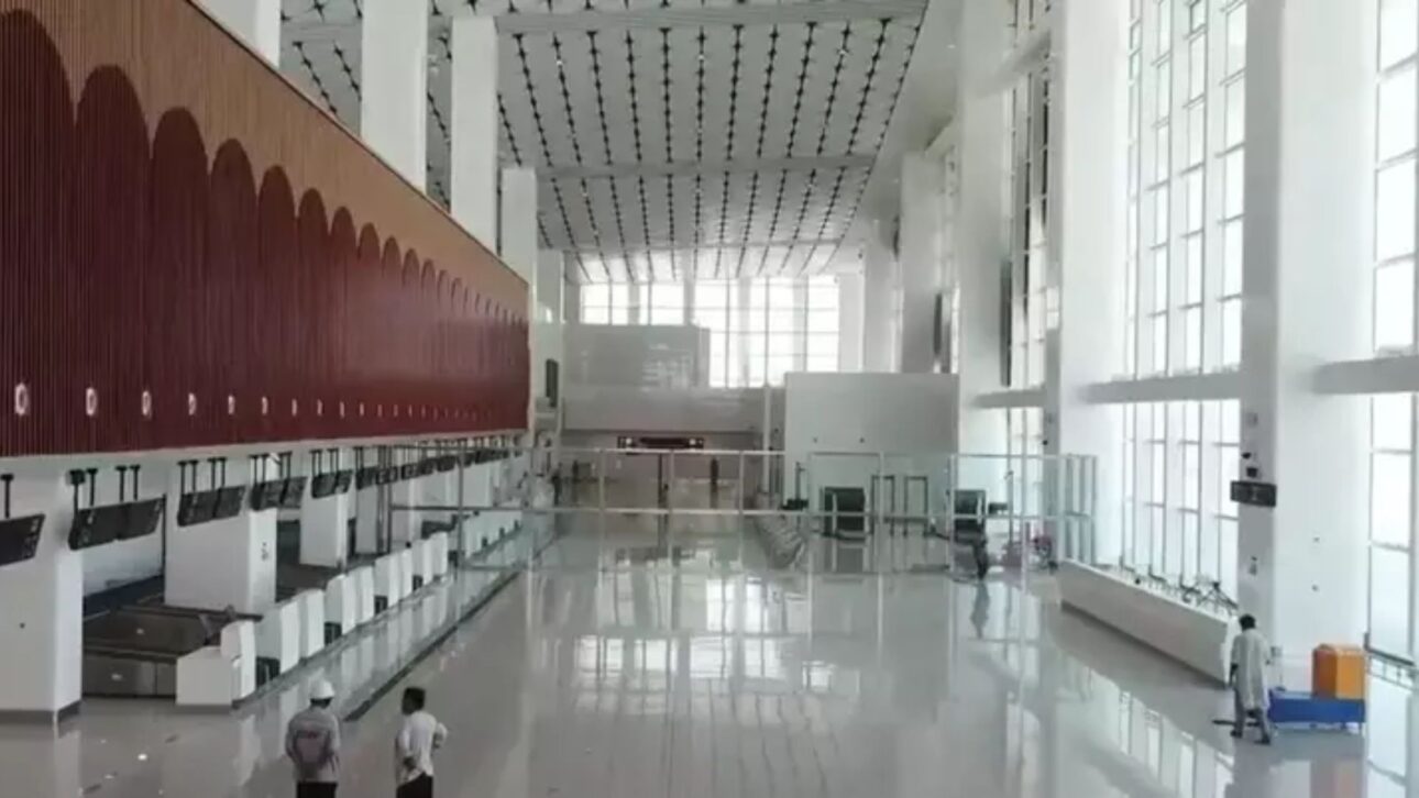 Terminal construido por China en Gwadar opera con solo un vuelo semanal, generando cuestionamientos sobre el uso real de una inversión de R$ 1,3 mil millones.