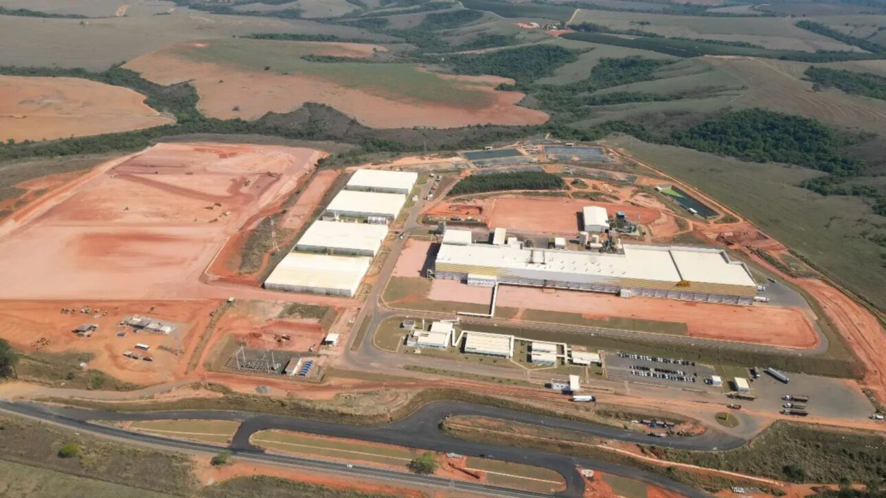 McCain invierte R$ 1,8 mil millones en la expansión de la fábrica en Araxá (MG) con nueva línea de papas fritas y preformados, operación prevista para el 2º semestre de 2027.