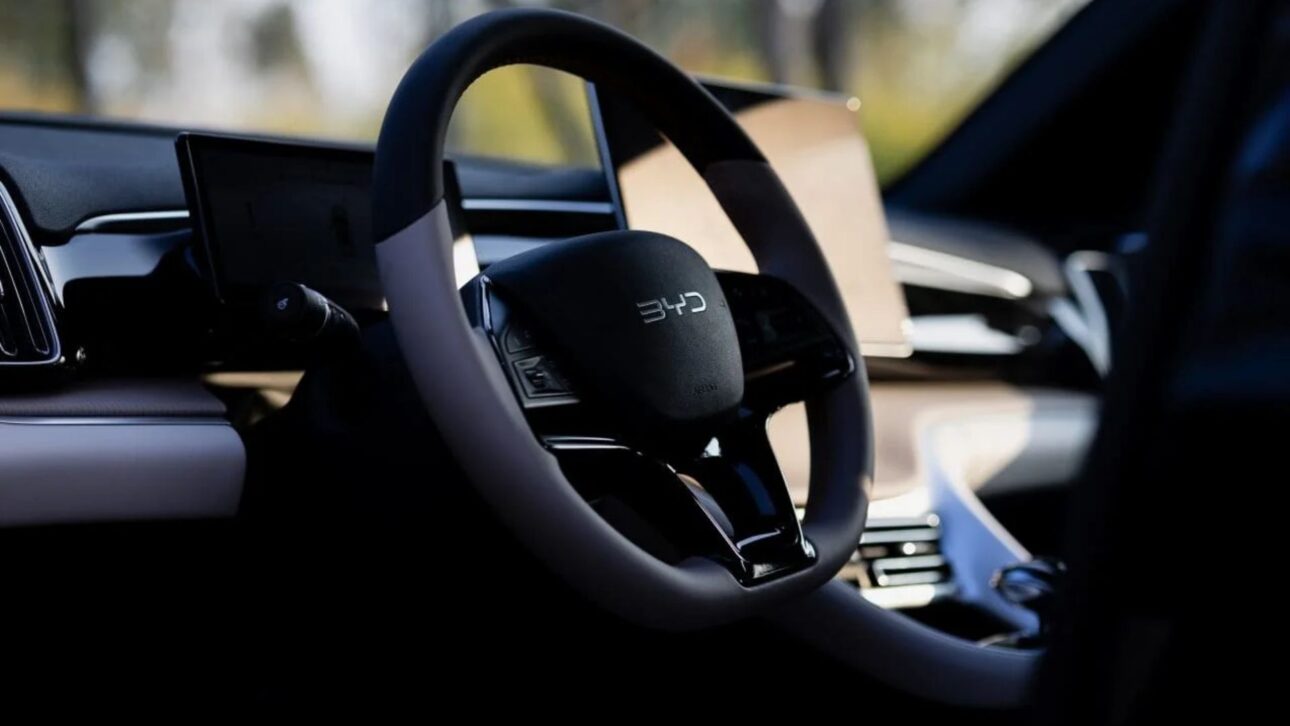 BYD Song Pro híbrido plug-in 2026 ofrece 1.100 km de autonomía y más de 220 cv, con precio especial para taxistas até octubre.