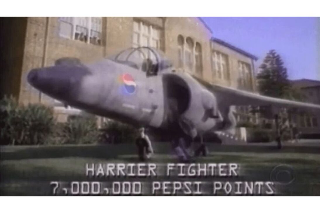 Joven junta 7 millones de puntos de Pepsi para rescatar un caza militar de verdad y la empresa lo demanda, alegando que el premio era una broma