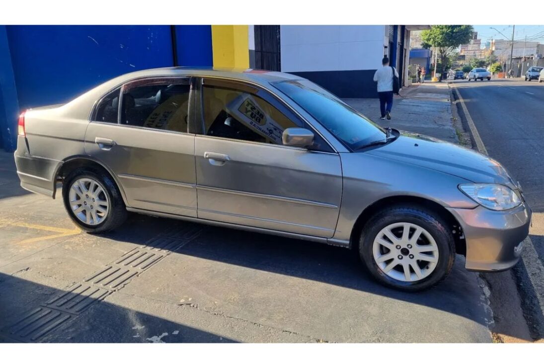 Incluso En El Rango De 20 Mil Reales, El Honda Civic 2004 Automático Es El Coche Viejo Que No Se Rompe, Funciona Bien Y Es Completo