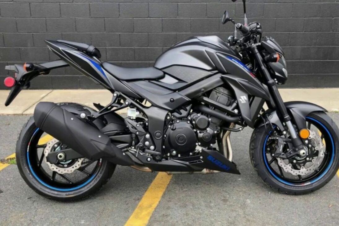 Naked nervosa de quatro cilindros: Suzuki GSX-S750 2019 entrega 114 cv, 8,26 kgfm, câmbio seis marchas, suspensão KYB, freios potentes com ABS, estabilidade pede amortecedor