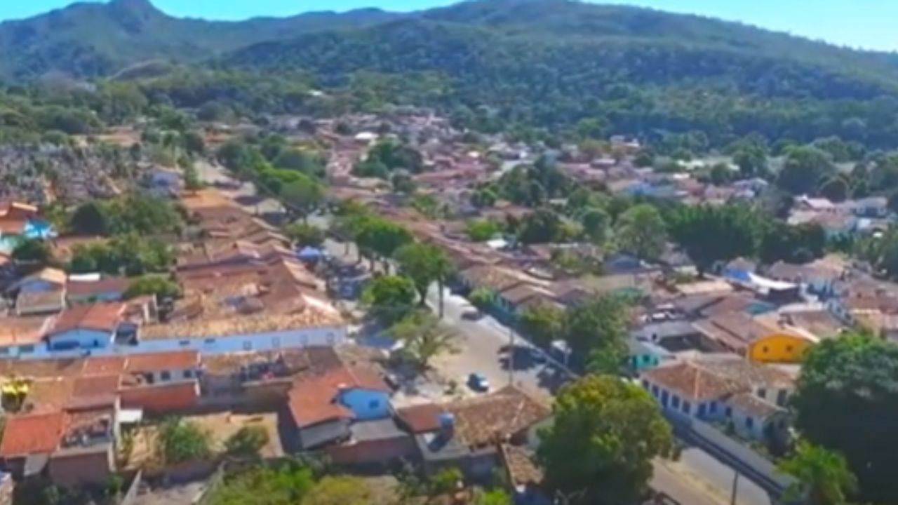 No coração do Brasil, a cidade histórica que abriga o maior festival de cinema ao ar livre da América Latina, transformando suas ruas de pedra em uma gigantesca sala de projeção