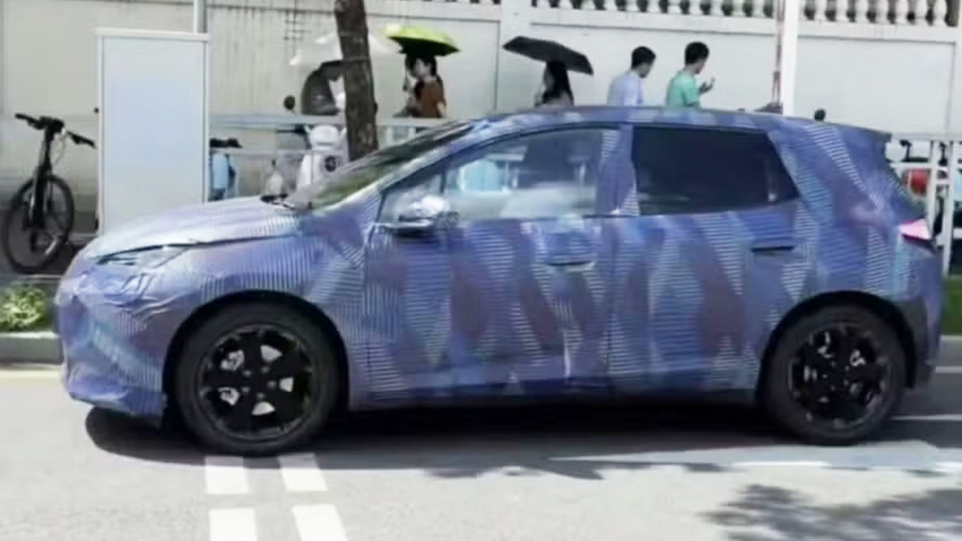 Nova geração do BYD Dolphin é flagrada em testes e ganha versão com dois motores exclusiva para o Brasil