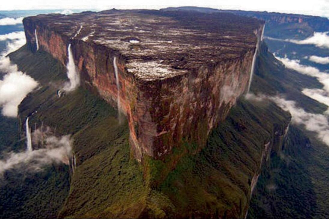 El Enigma del Monte Roraima: Meseta de 2,8 mil metros Revela Fósiles, Microclimas y Misterios Aún Inexplorados en el Escudo de las Guayanas