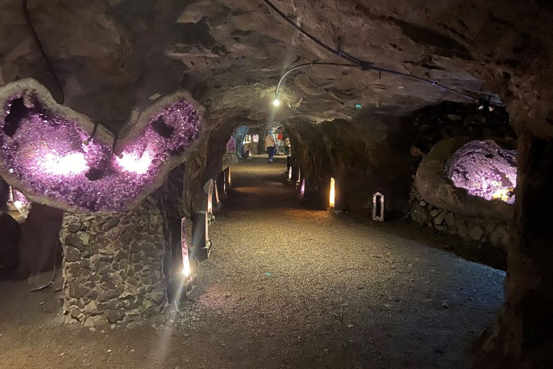 El hormiguero subterráneo de Brasil: una ciudad entera vive entre túneles, geodos y secretos de una minería centenaria