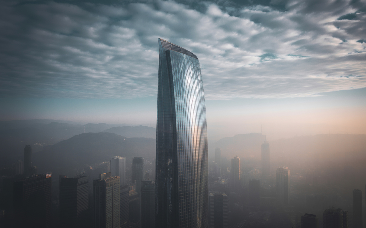 O prédio que se mexe com o vento arranha-céu de 423 metros usa tanques de água gigantes no topo para evitar balanço e pode “respirar” 2 metros por rajada