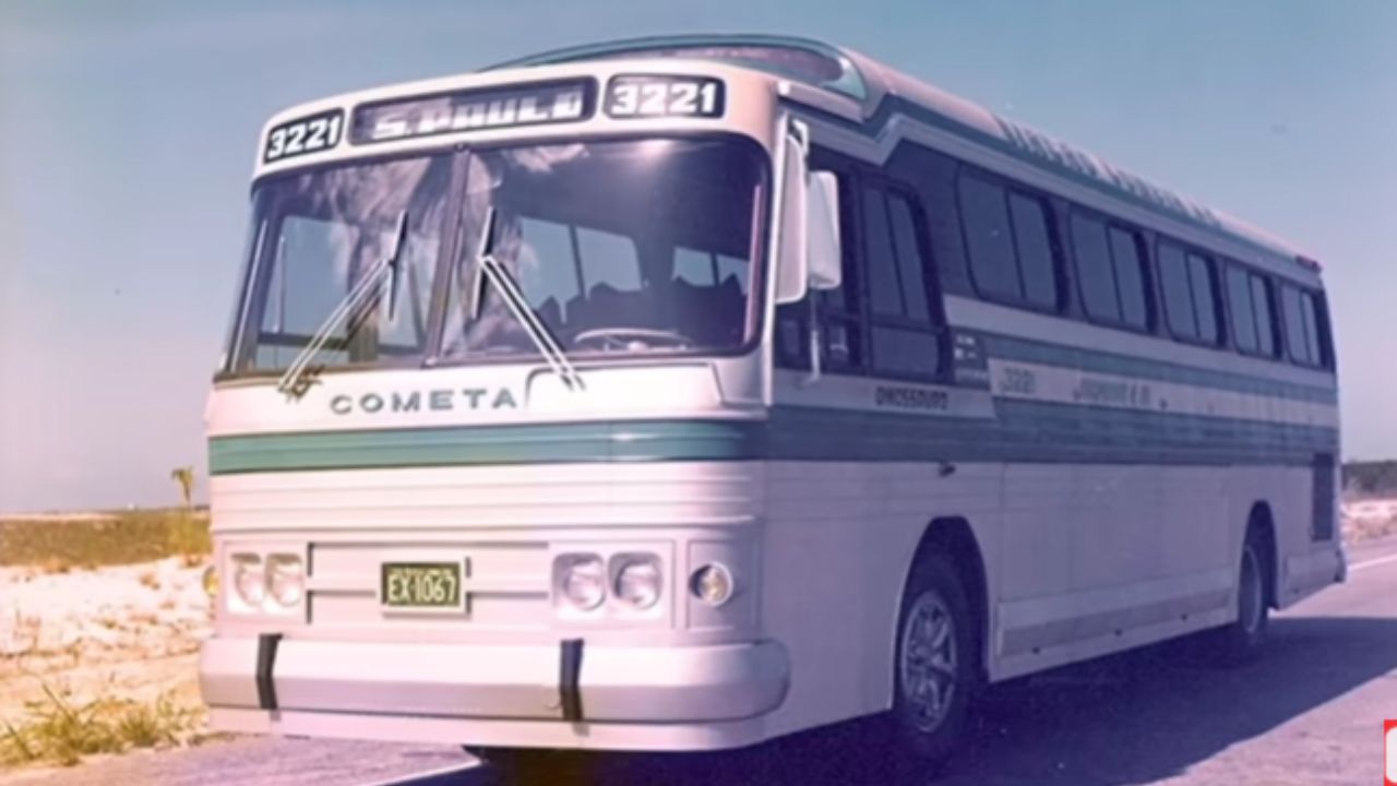 O segredo do Flecha Azul: como a Cometa criou sua própria fábrica (CMA) para construir um ônibus antigo 700kg mais leve e dominar as estradas brasileiras com os motores Scania