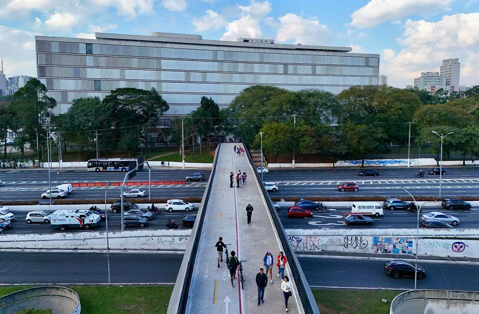 Governo de SP envia à Alesp orçamento de R$ 382 bi para 2026, com R$ 30 bi destinados a obras e serviços públicos.