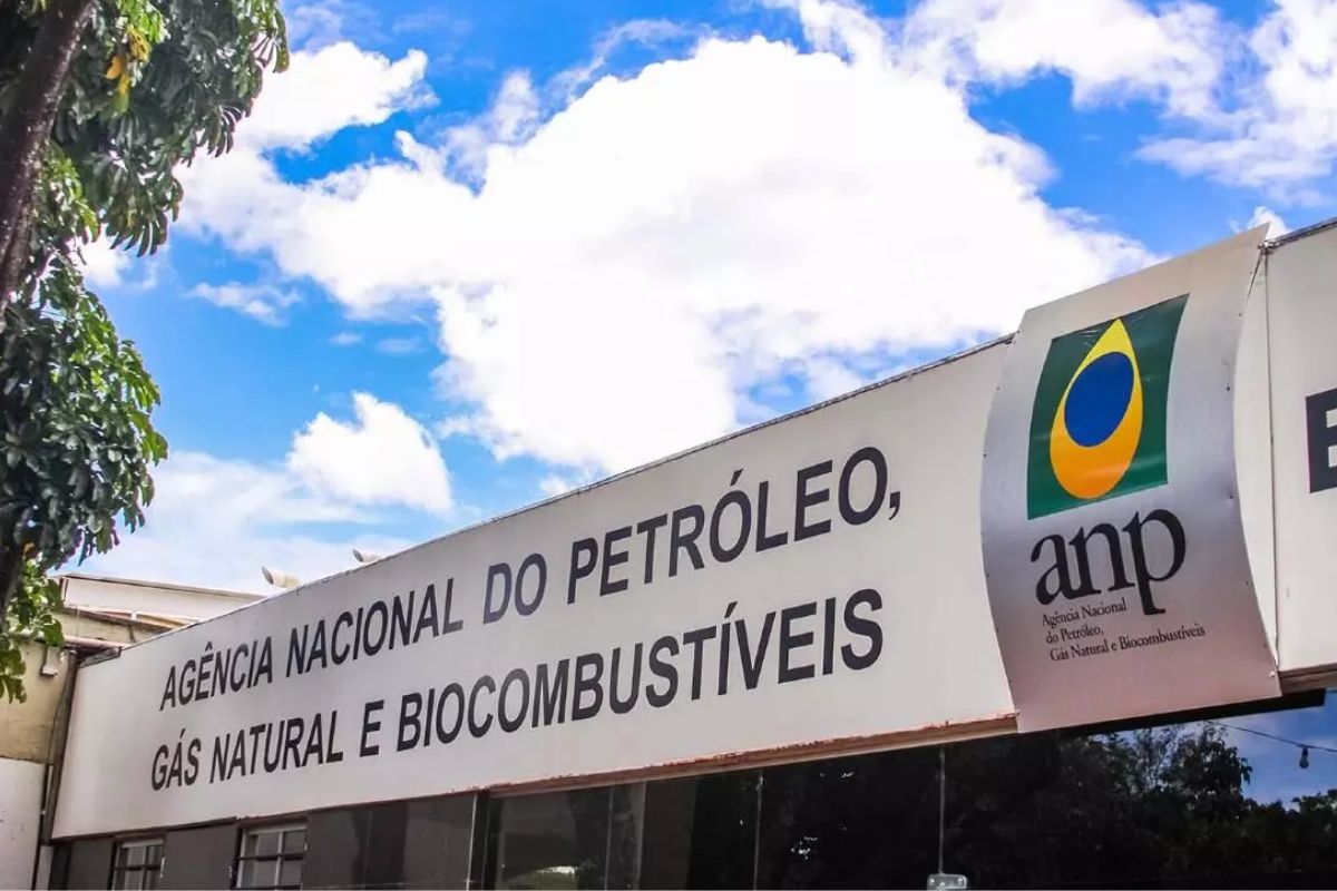A OTC Brasil 2025 reuniu grandes nomes da indústria de petróleo, gás e energia. A Agência Nacional do Petróleo, Gás Natural e Biocombustíveis (ANP) marcou presença com uma atuação expressiva, reforçando seu papel estratégico no avanço tecnológico do setor offshore brasileiro