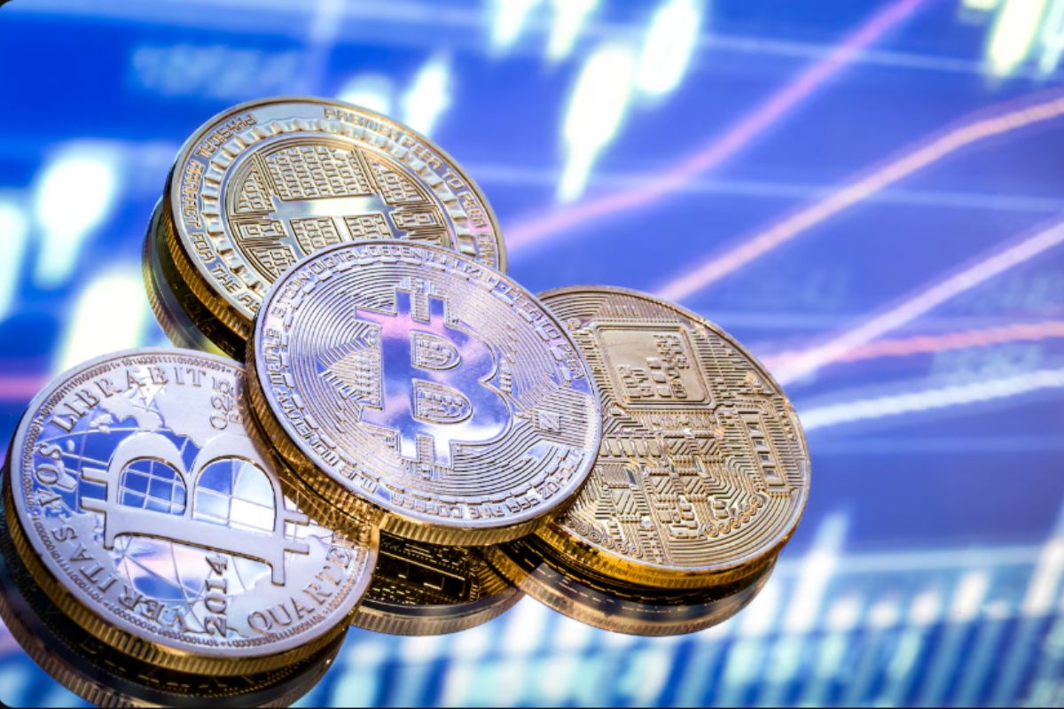 O último trimestre de 2025 promete movimentar o mercado de criptomoedas, com destaque para Bitcoin, Ethereum, Cardano e Solana, que avançam em tecnologia, adoção e valorização dentro de um ecossistema cada vez mais sólido e inovador.