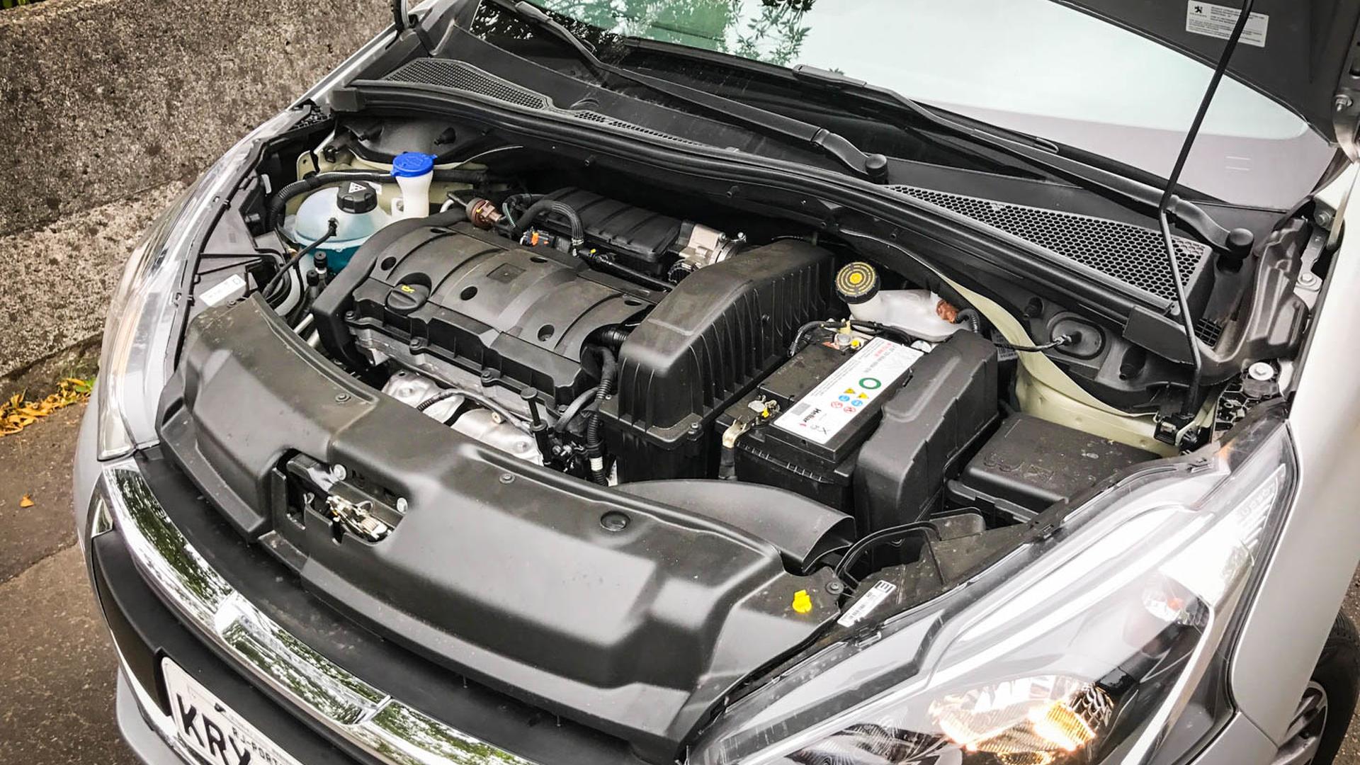 Custando em torno de R$ 62 mil e com motor 1.6 de até 118 cv, esse hatch francês tem câmbio automático de 6 marchas, consumo médio de 13 km/l e ótimo conforto interno; conheça o Peugeot 208 Griffe 1.6 automático 2018