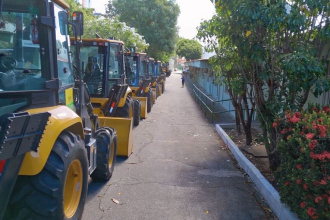 Los ministros Carlos Fávaro (Agricultura y Ganadería) y Renan Filho (Transportes) entregaron 30 máquinas agrícolas a 26 municipios de Alagoas, marcando un paso más en el fortalecimiento de la agricultura regional