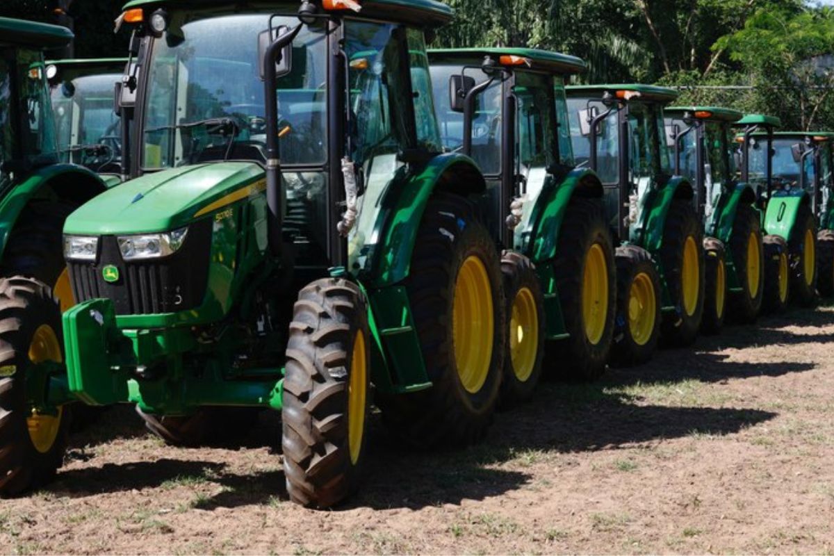 A entrega de 50 máquinas agrícolas pelo Promaq 2025 marcou um novo capítulo no fortalecimento do setor agropecuário de Mato Grosso