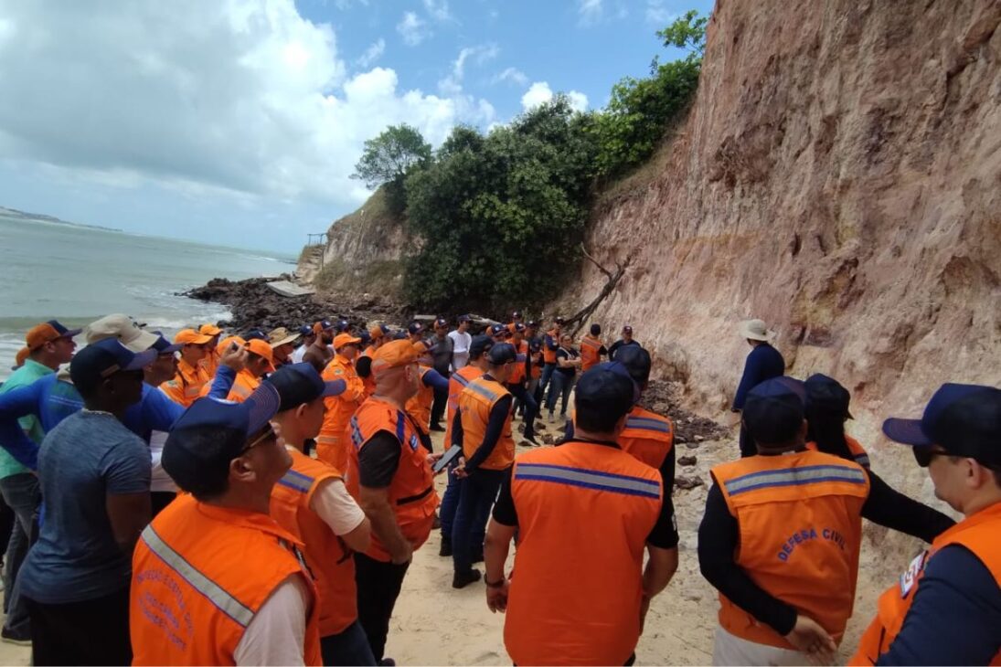 Durante cinco días de programación, los participantes fueron orientados por el geólogo del SGB, Anselmo Pedrazzi, que condujo aulas teóricas y prácticas sobre mapeo de áreas de riesgo geológico e hidrológico en Río Grande do Norte
