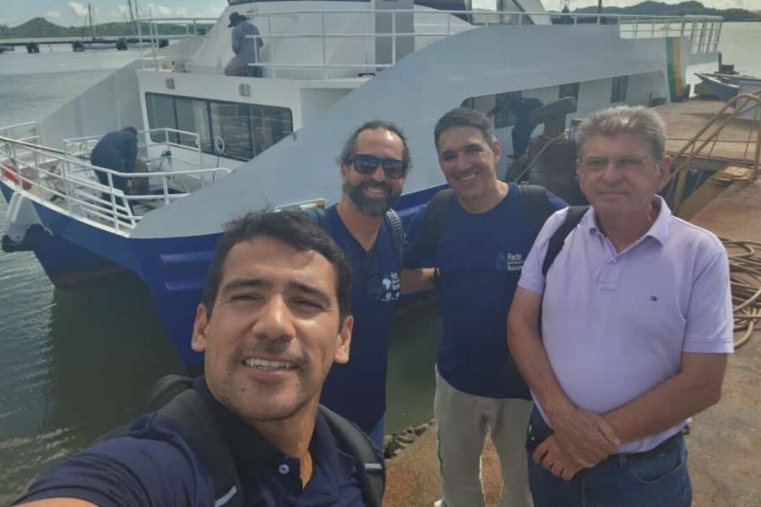 Diseñada para el monitoreo de los ríos en la Amazonía, la Uiara está equipada con tecnología hidrológica avanzada, capaz de realizar mediciones precisas de caudal y parámetros de la calidad del agua